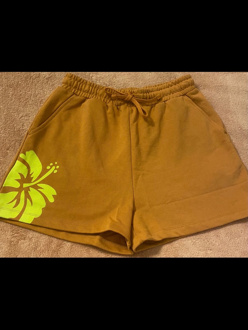 Roxy sweatshirt material shorts. Size medium - Picture 4 of 5